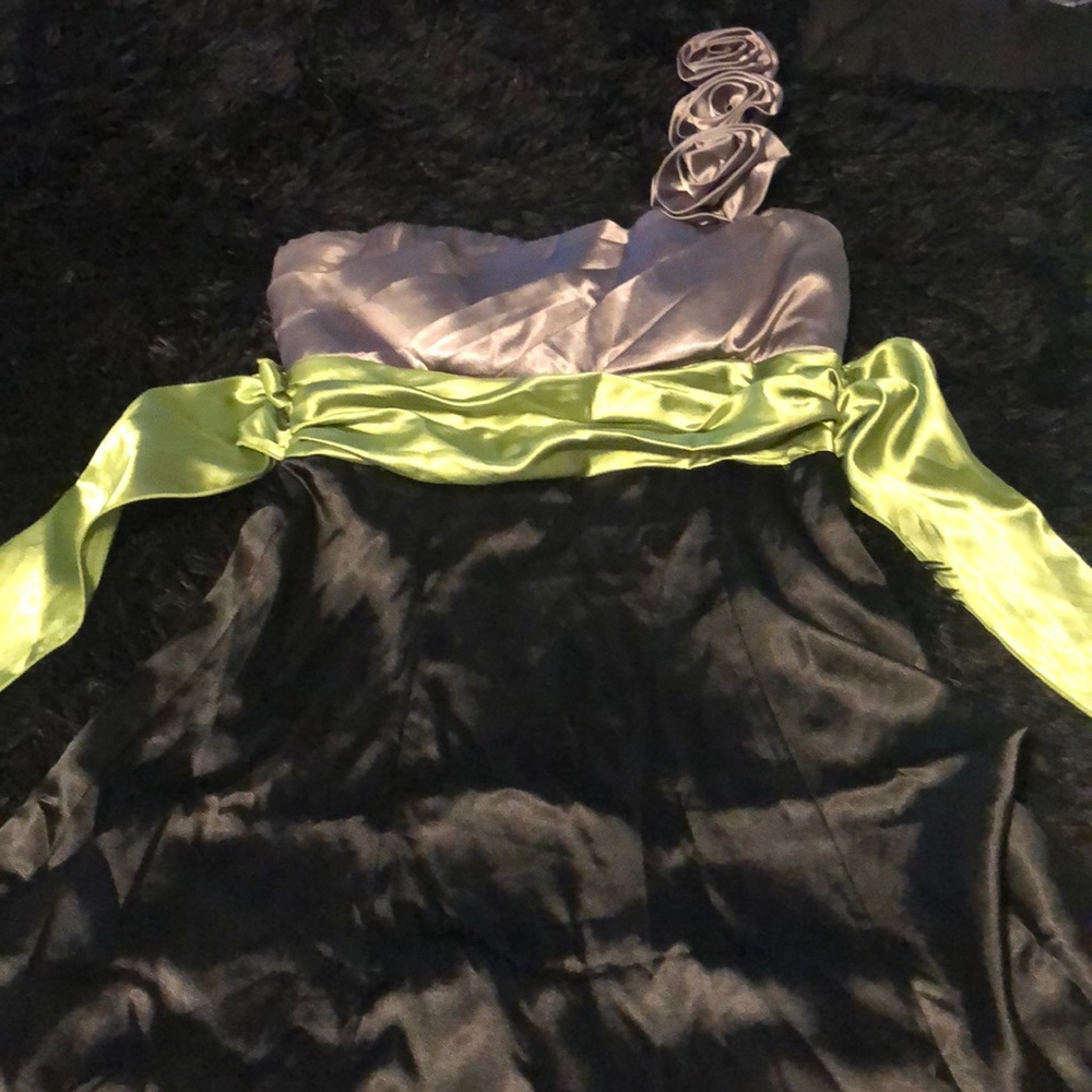 One-shoulder grey&black dress with a green belt